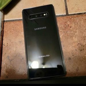 Samsung Galaxy S10+ with 6 cases